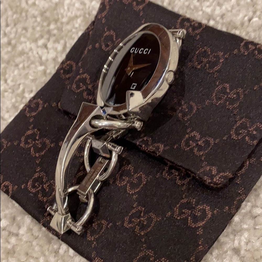 Gucci watch with dust pouch - Picture 10 of 12